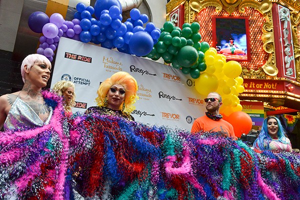 record attempters with the longest feather boa