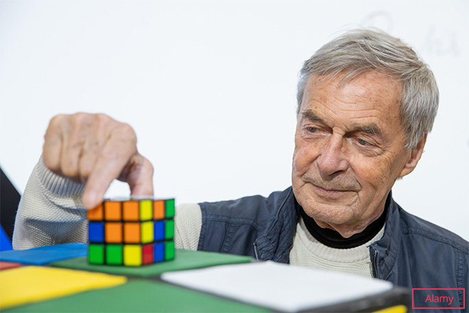 erno rubik solving a rubiks cube