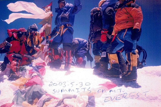 kami on mount everest with other climbers