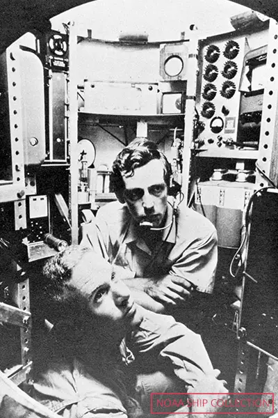 Jacques Piccard and Don Walsh in submarine, 1960