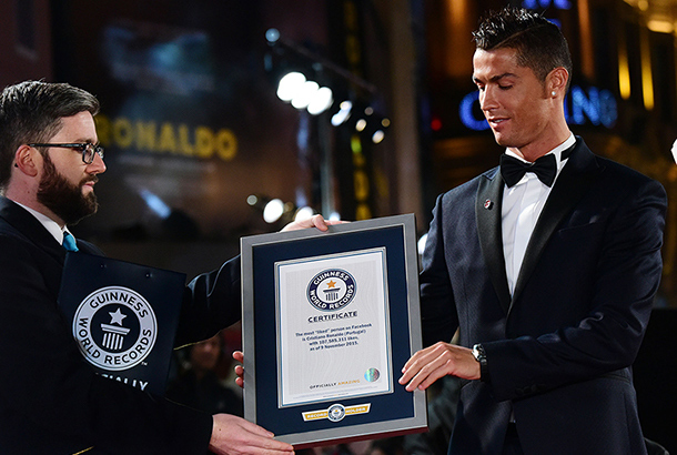 Ronaldo accepting certificate
