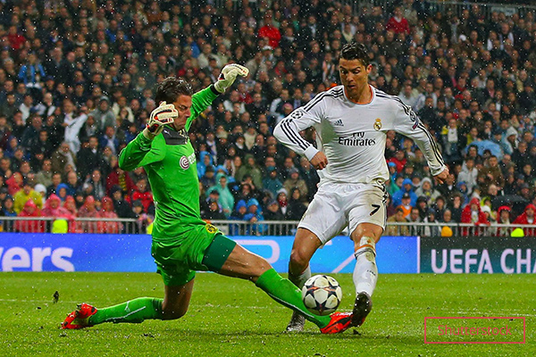Ronaldo dribbling past keeper