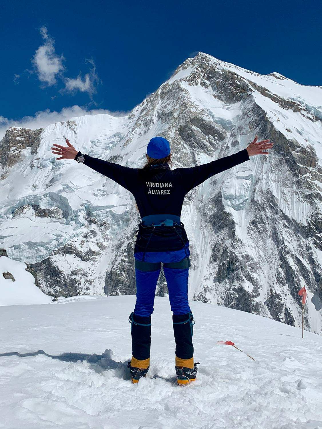 Viridiana hugging mountain